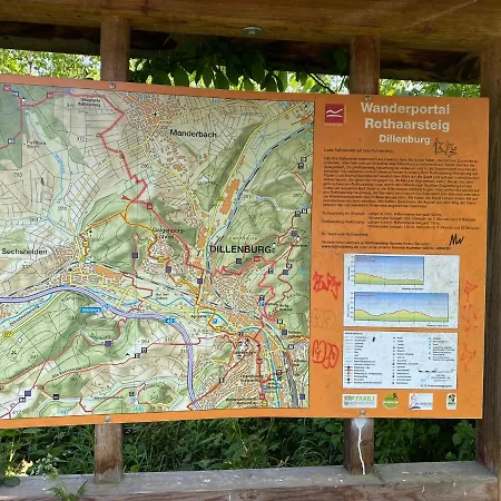 Schoene Mit Waldblick In *