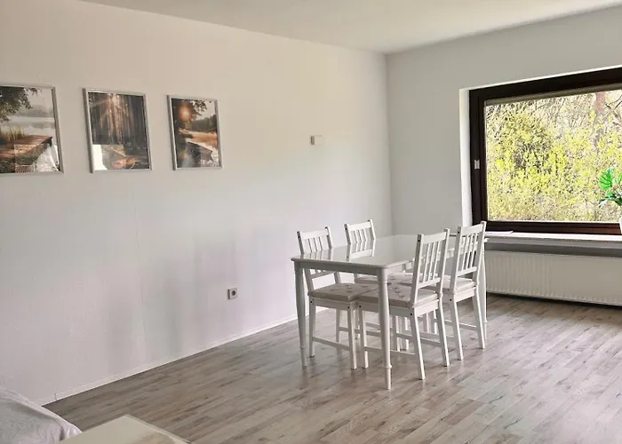 Schoene Mit Waldblick In